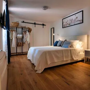 diomira-apartment.taorminaitalyhotels.com/